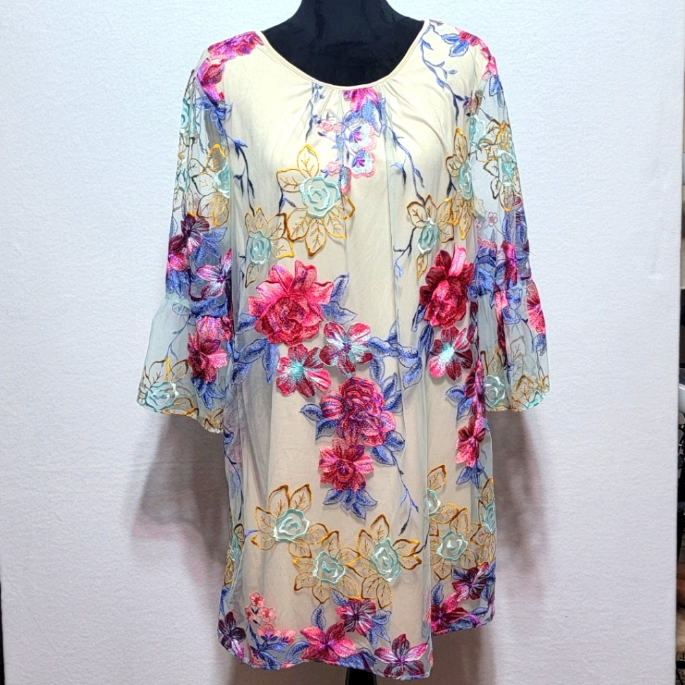 Beige by eci Floral Embroidered Dress SIZE 16.‎ #752